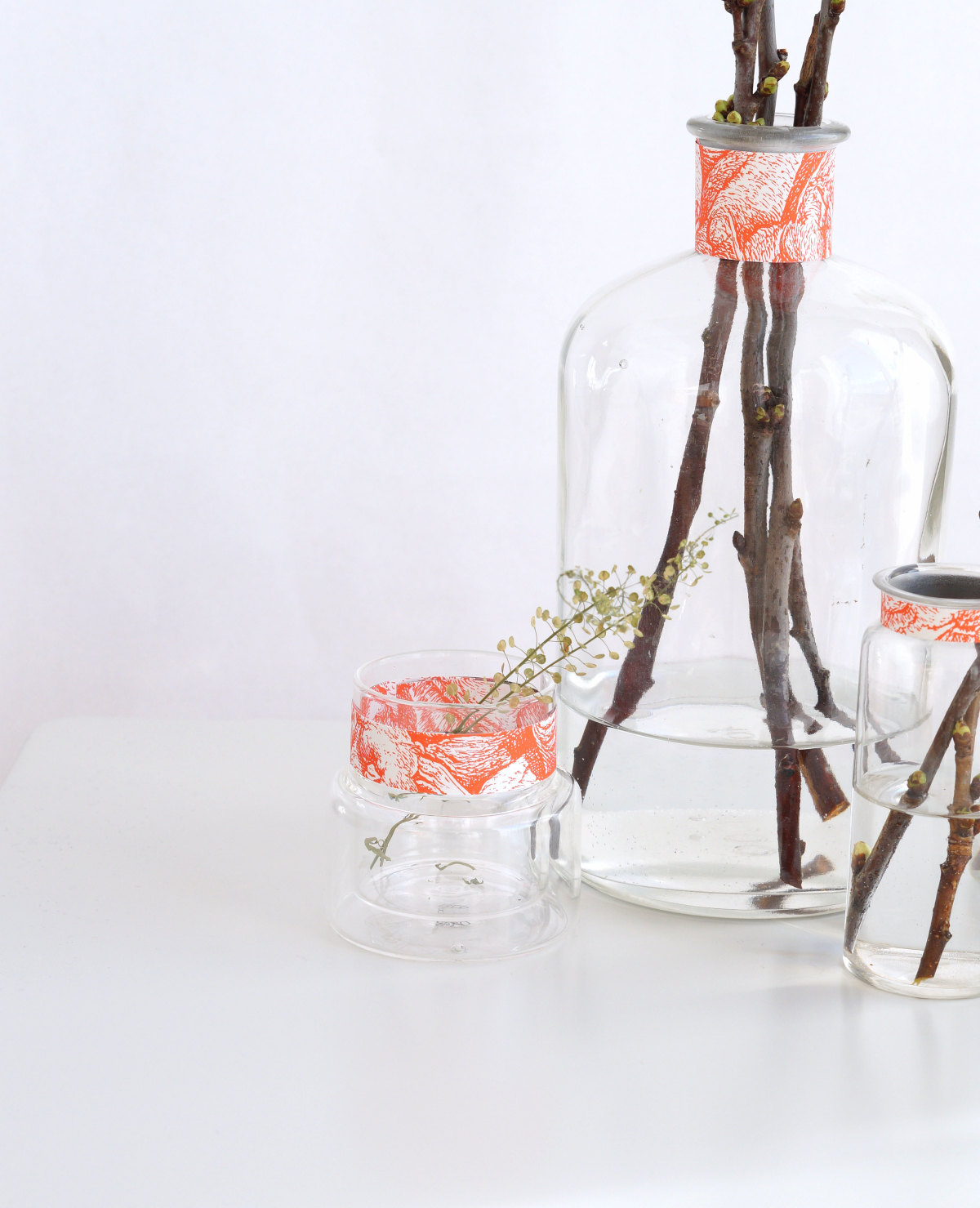 Vasen mit Papierbanderolen | Foto: Sabine Wittig