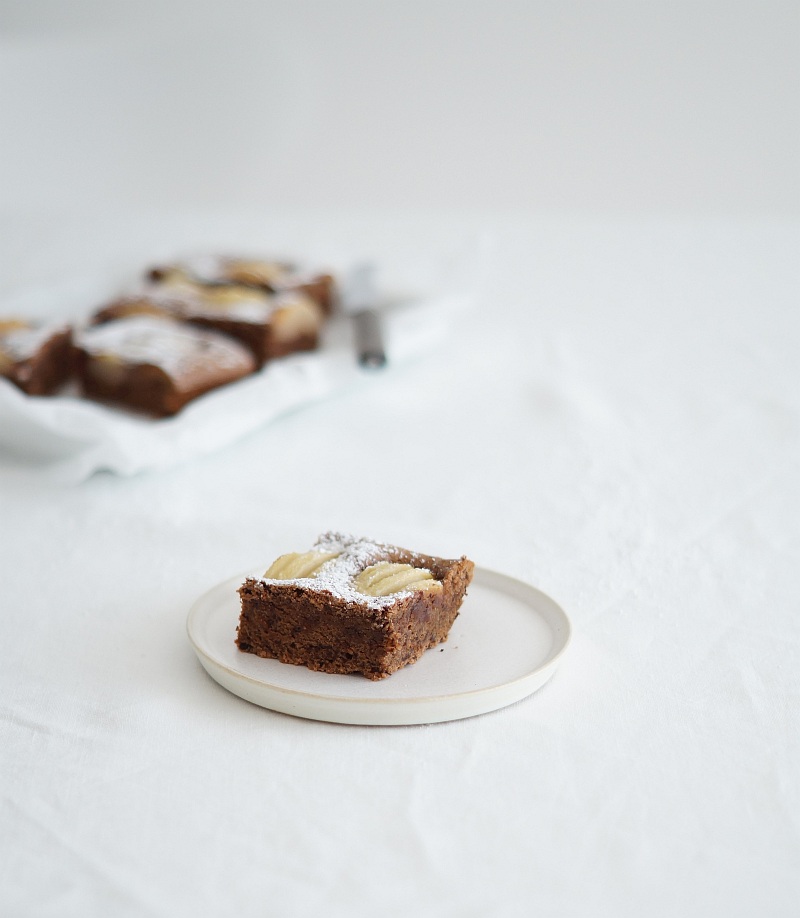 Rezept für Birnen-Schoko-Kuchen auf azurweiss | Foto: Sabine Wittig