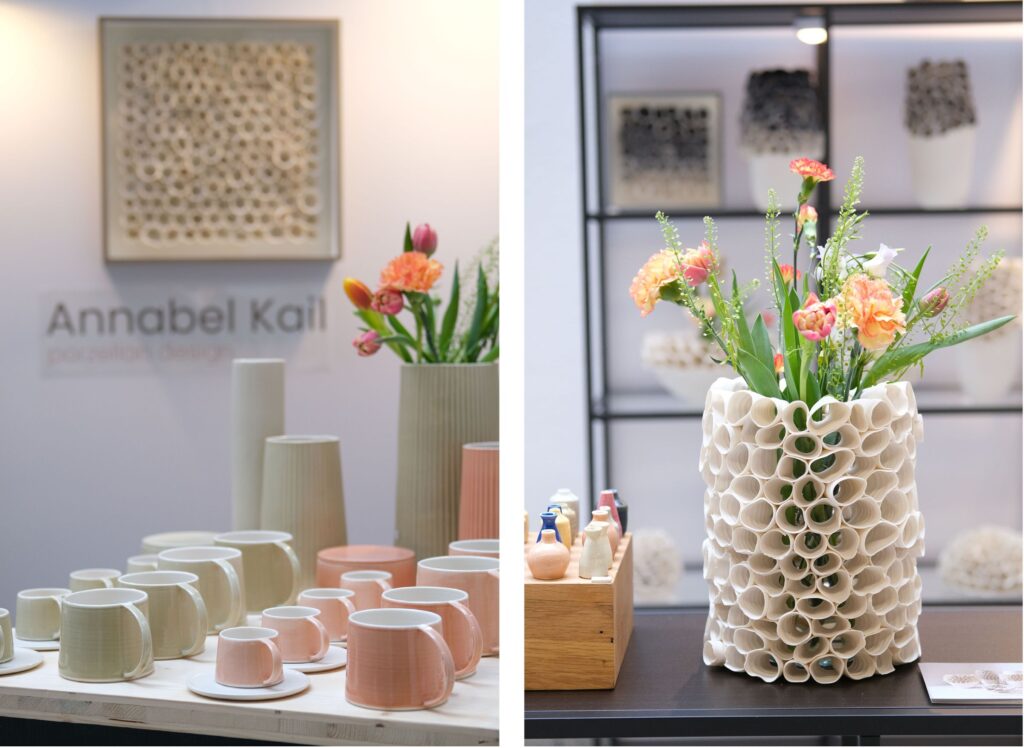 Porzellantassen in Pastellfarben und eine Vasenskulptur in weiß. von Annabel Kail Porzellan Design